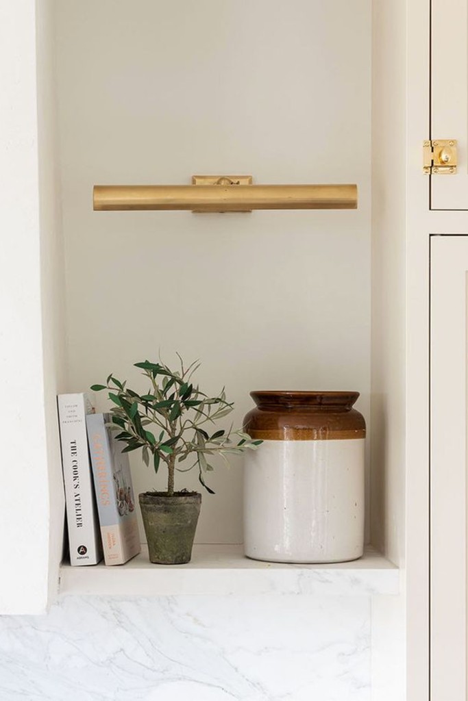 a photo of an interior picture light design